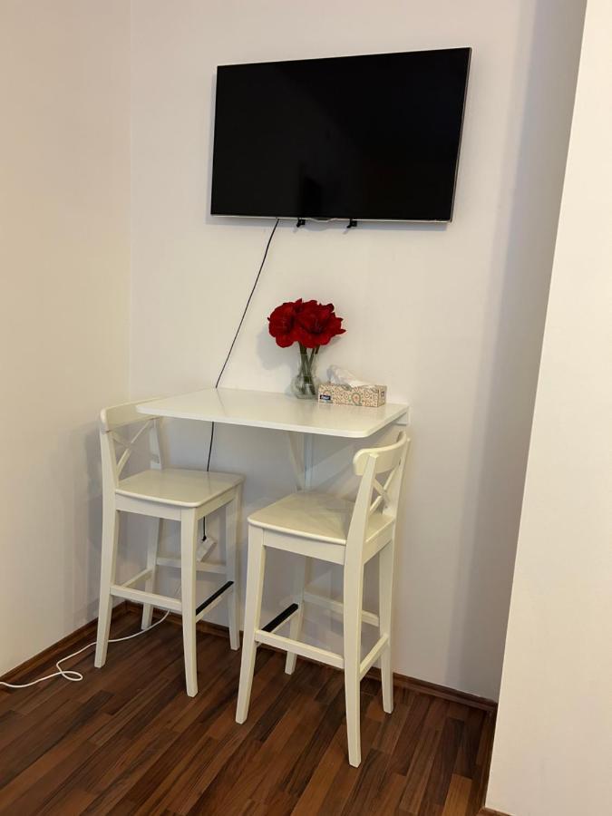 Cozy Homestay At Andel Praga Esterno foto