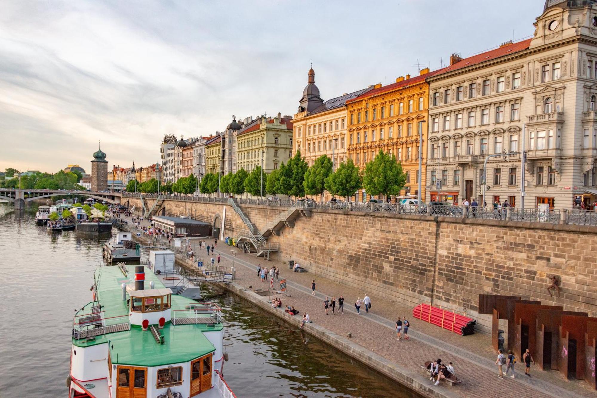 Cozy Homestay At Andel Praga Esterno foto