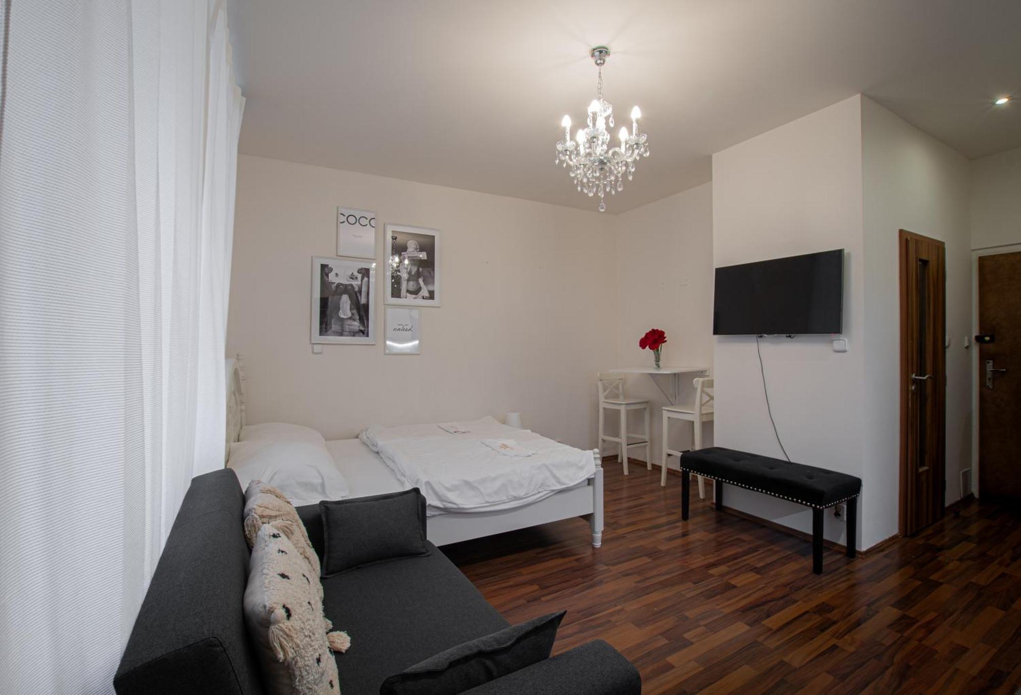 Cozy Homestay At Andel Praga Esterno foto