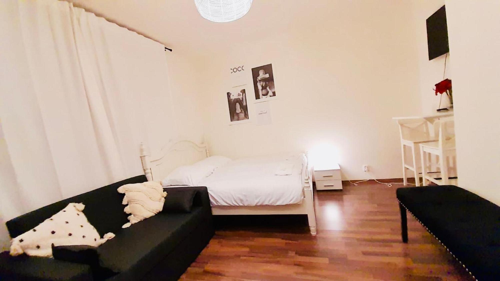 Cozy Homestay At Andel Praga Esterno foto