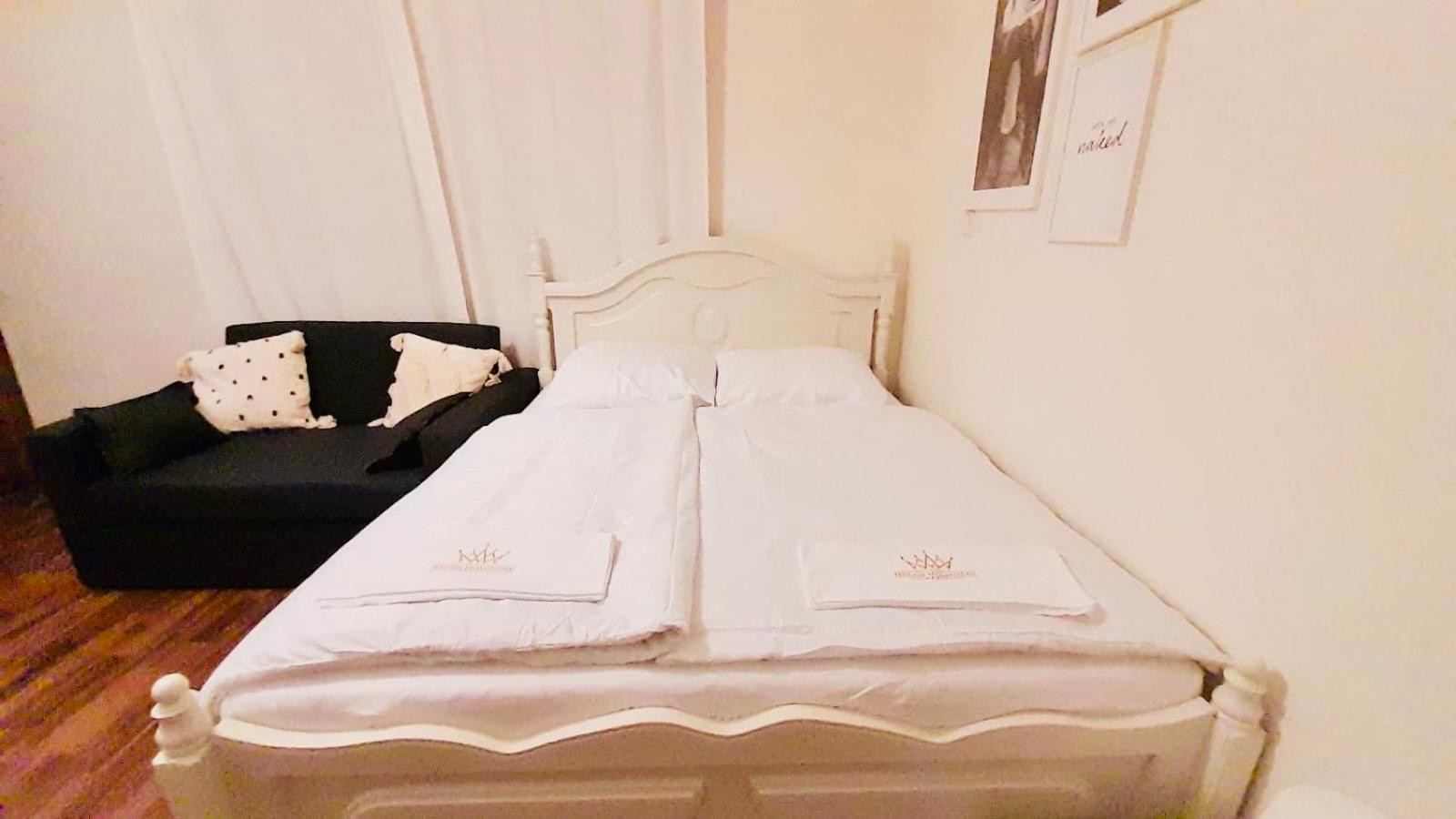 Cozy Homestay At Andel Praga Esterno foto