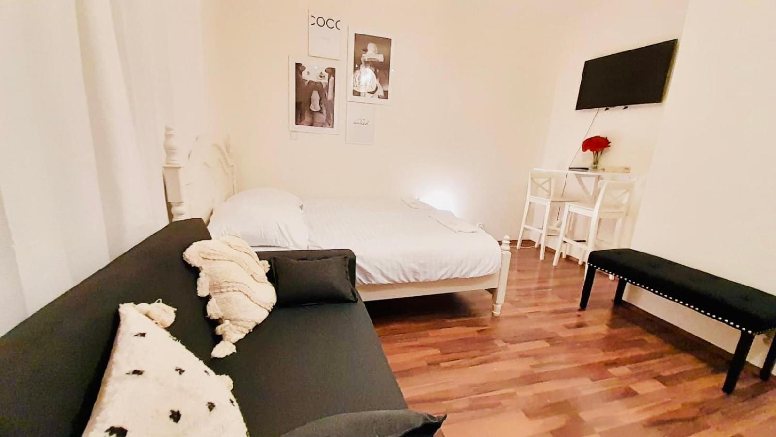 Cozy Homestay At Andel Praga Esterno foto